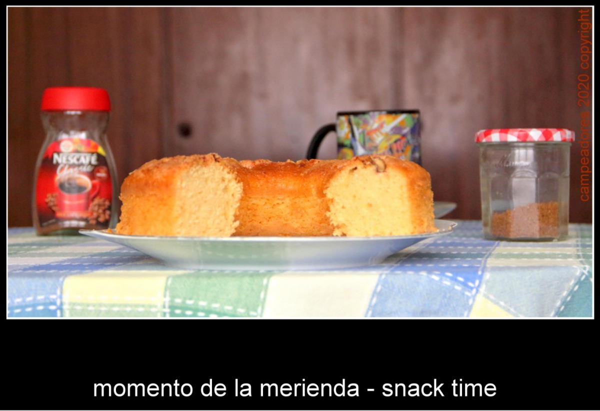 snack time - momento de la merienda. Photo by Campeador (Mario Cid).