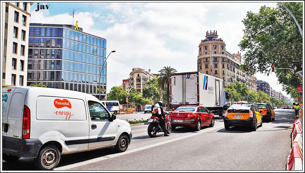 Av del Paral-lel cap a les Drassanes.