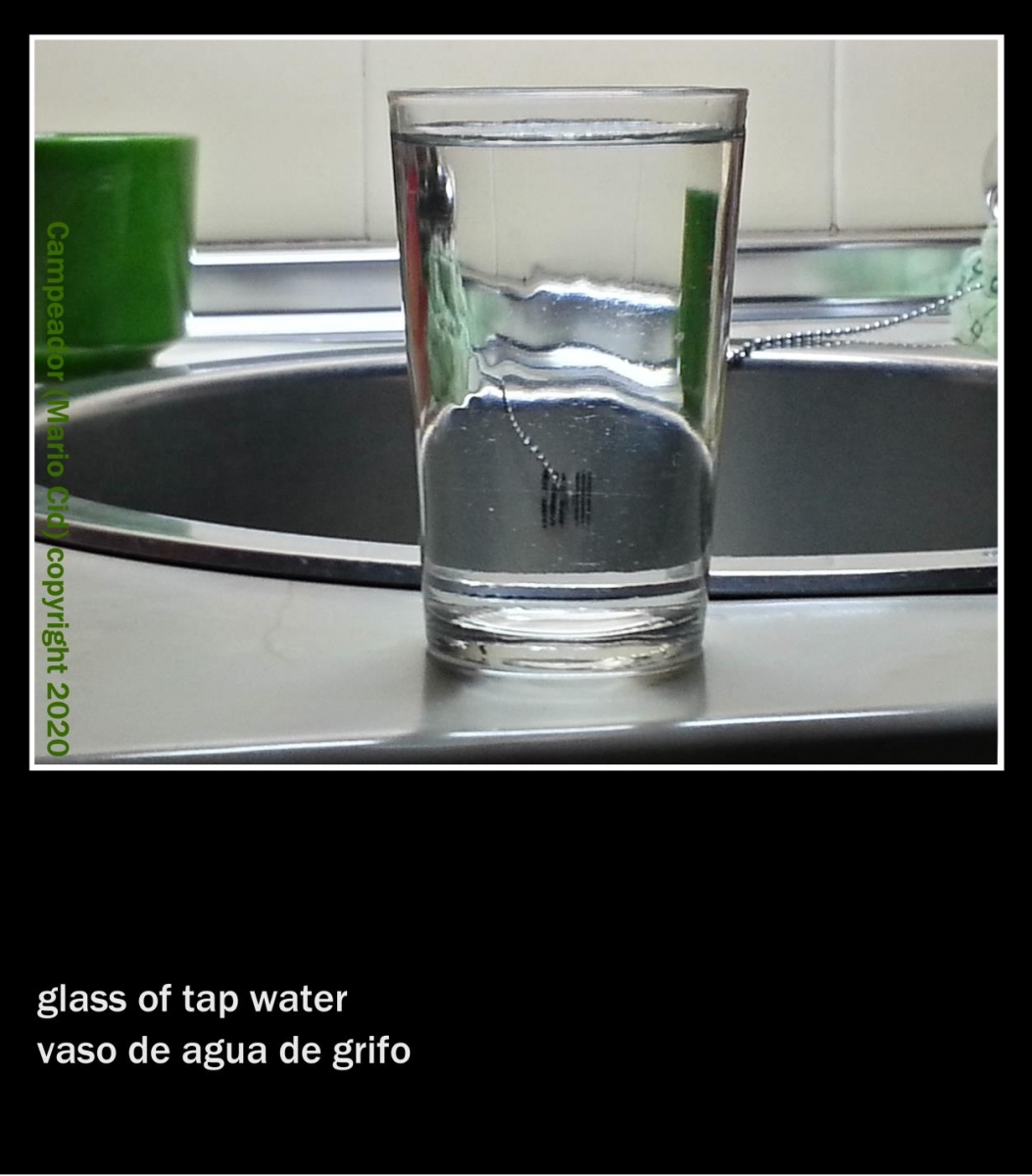 vaso de agua de grifo - glass of tap water. Photography by Campeador (2020)