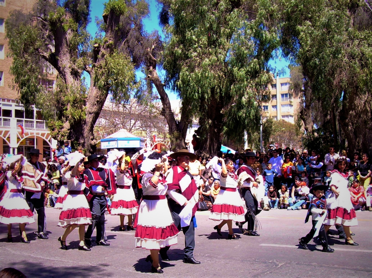 Celebracin de fiestas patrias en la plaza