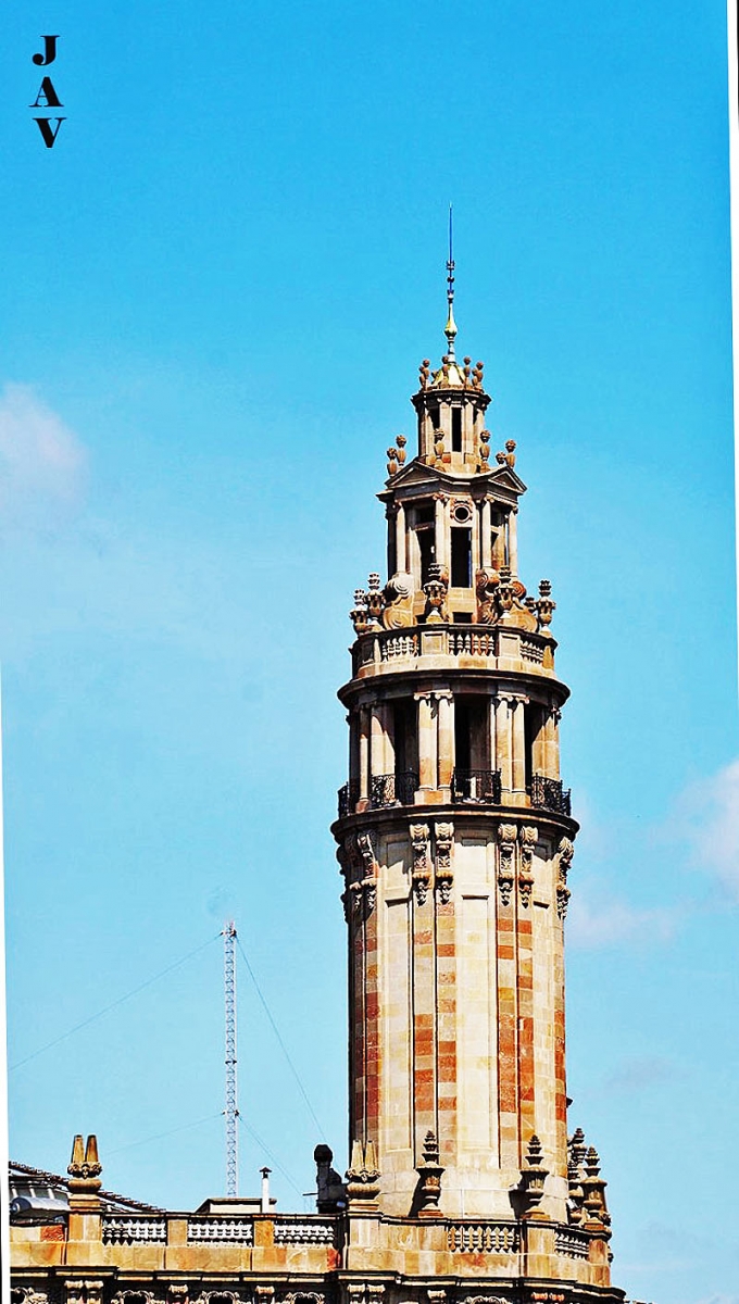 Torre del edificio de Correos.