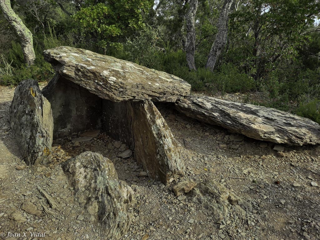 DOLMEN DELS TRES CAIRATS