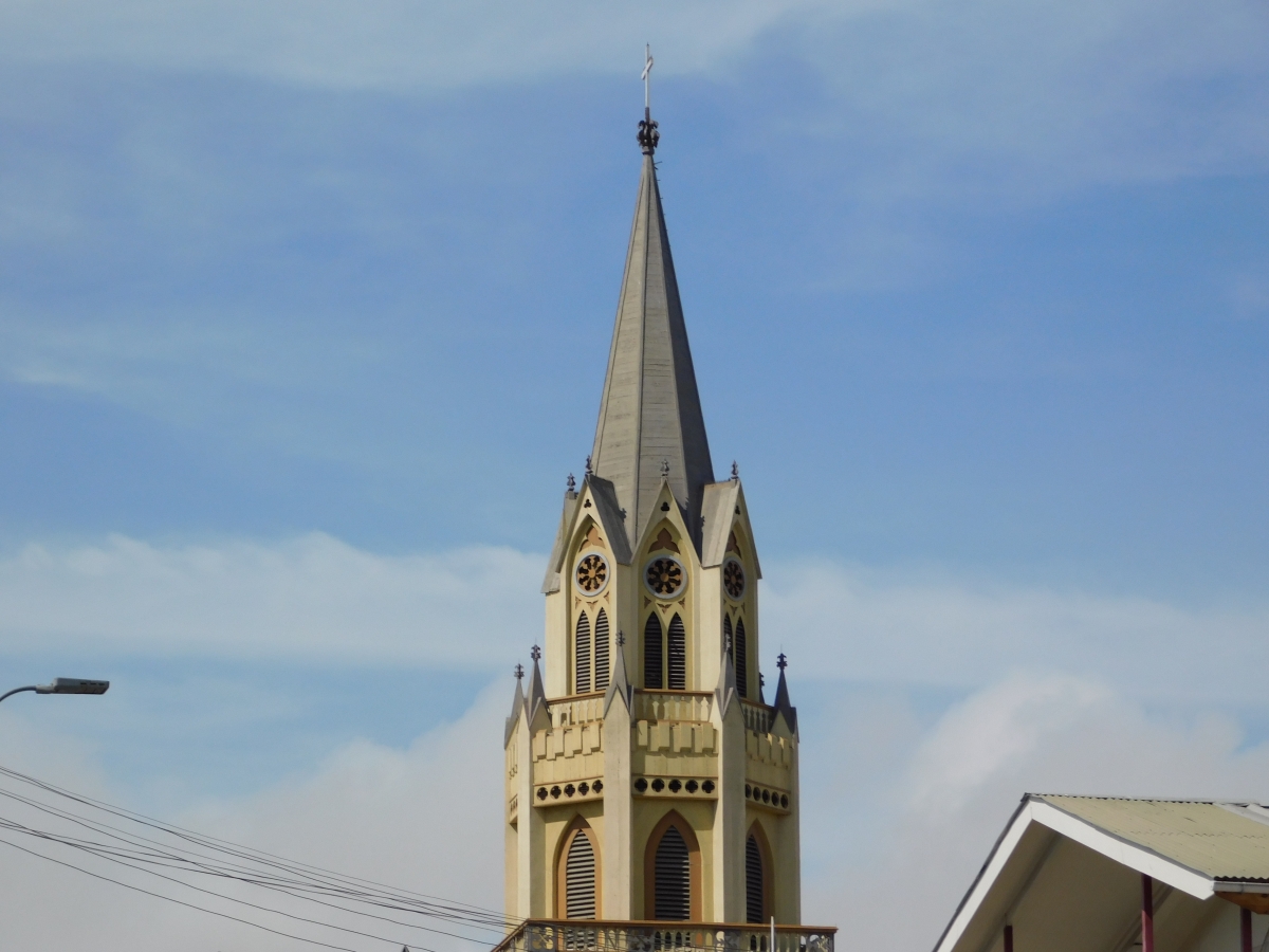 Cpula de iglesia en Caldera