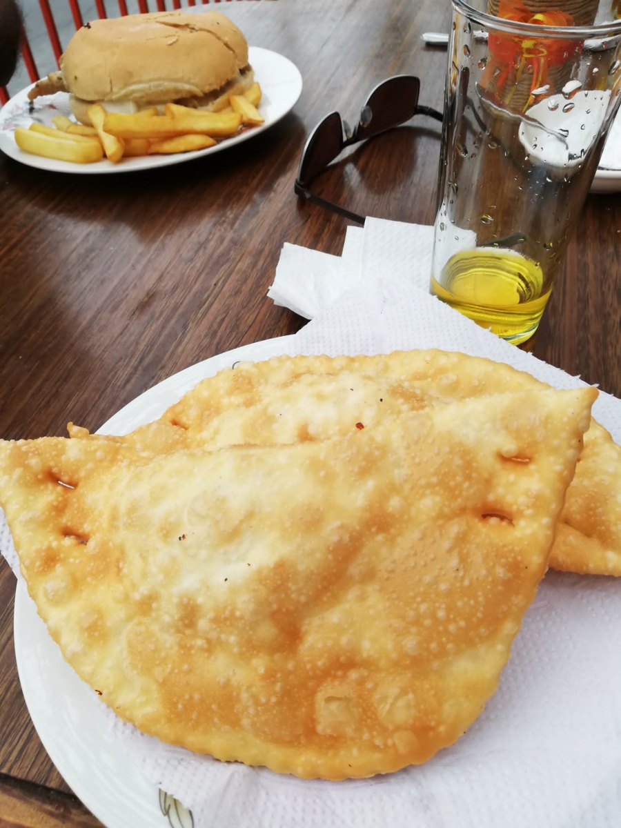 Exquisitas empanadas fritas, hay 45 variedades