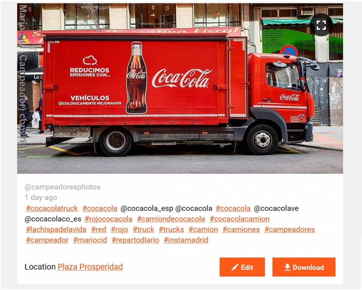 Camin de Coca-Cola - Coca-Cola truck.  Copyright Mario Cid (Campeador). 