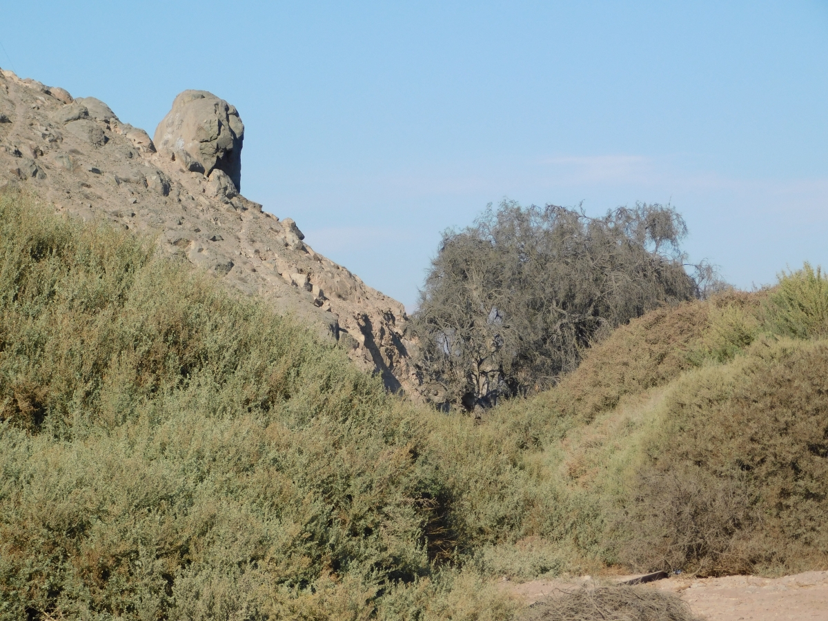 Otra vista de piedra colgada, cerca de Copiap