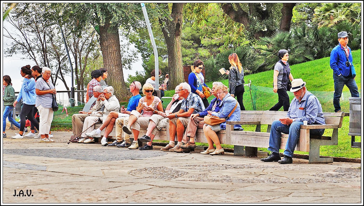 Reponiendo fuerzas en el Parc de Montjuc.