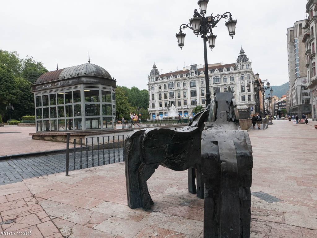 LOS ASTURCONES DE LA PLAZA DE LA ESCANDALERA