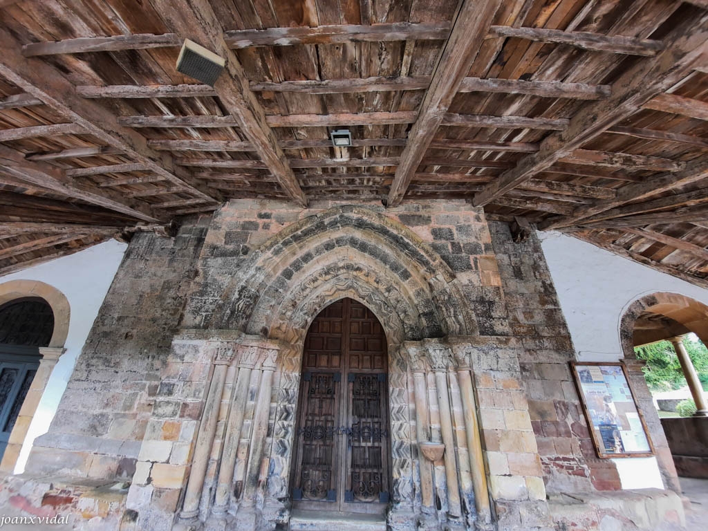 PORTICO DE LA IGLESIA