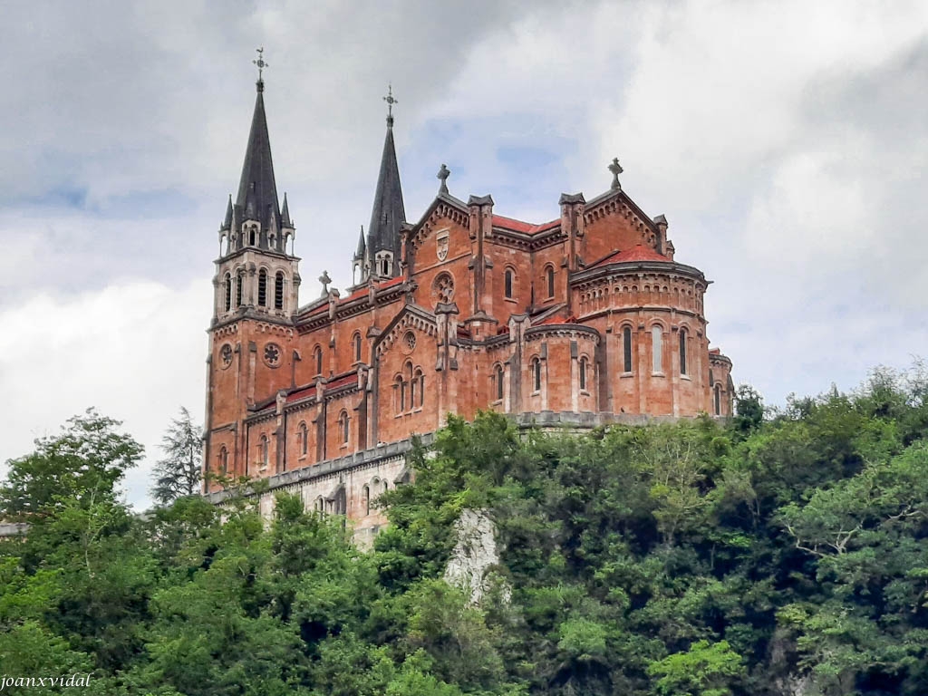 SANTUARIO DE COVADONGA