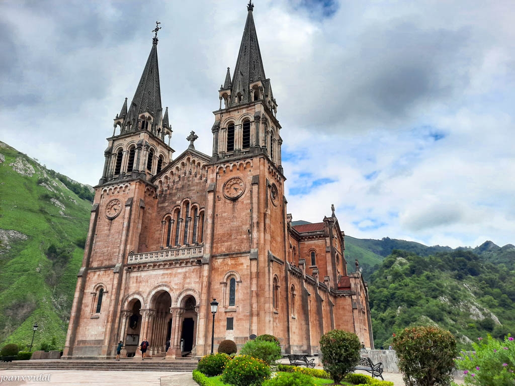 SANTUARIO DE COVADONGA