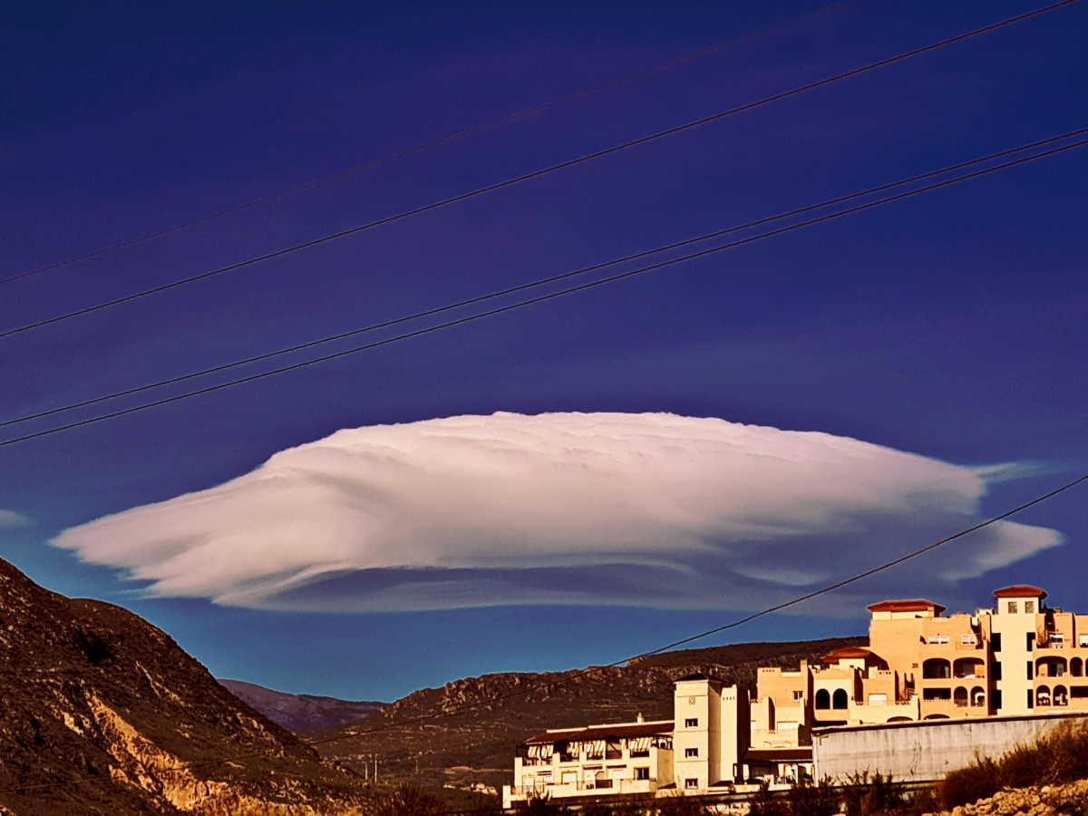 Nube lenticular sobre Aguadulce 