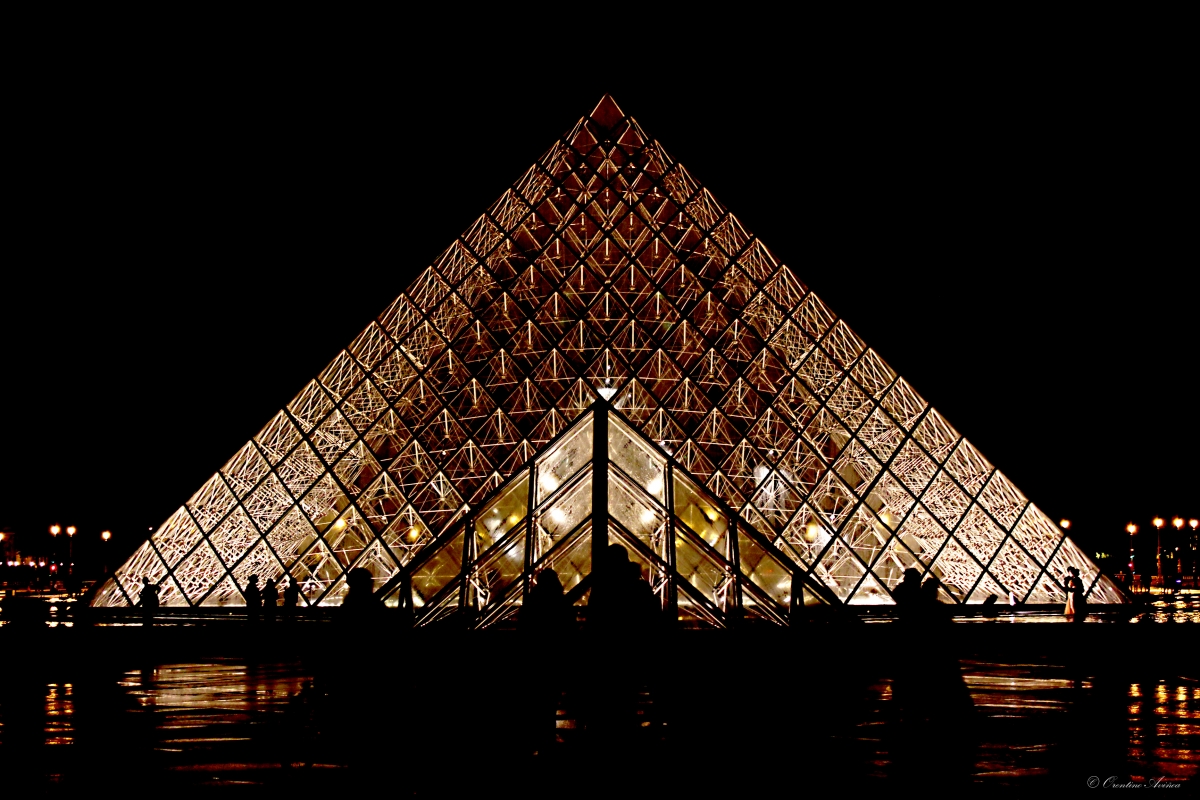 Piramide Louvre 02