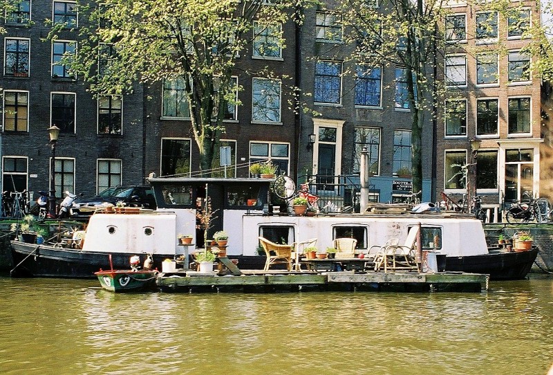 Casa flotante  !!!!!! con jardin y terraza 