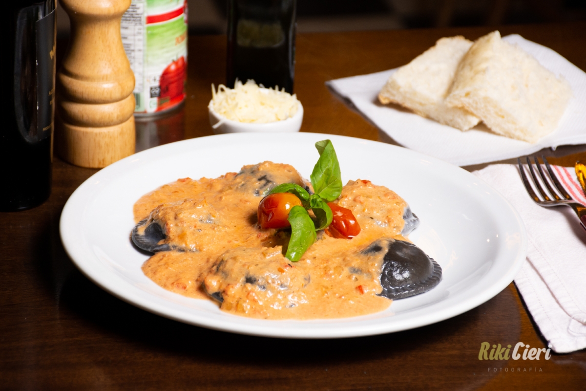 Vongolinos de Salmon con Salsa Rosa