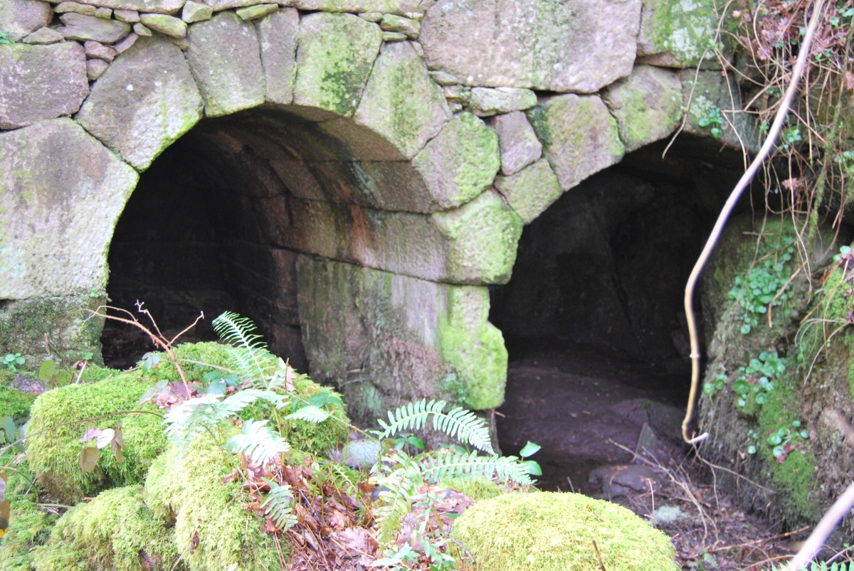 Rota dos muos Castro Caldelas. Ourense. Ribeira Sacra. Galicia