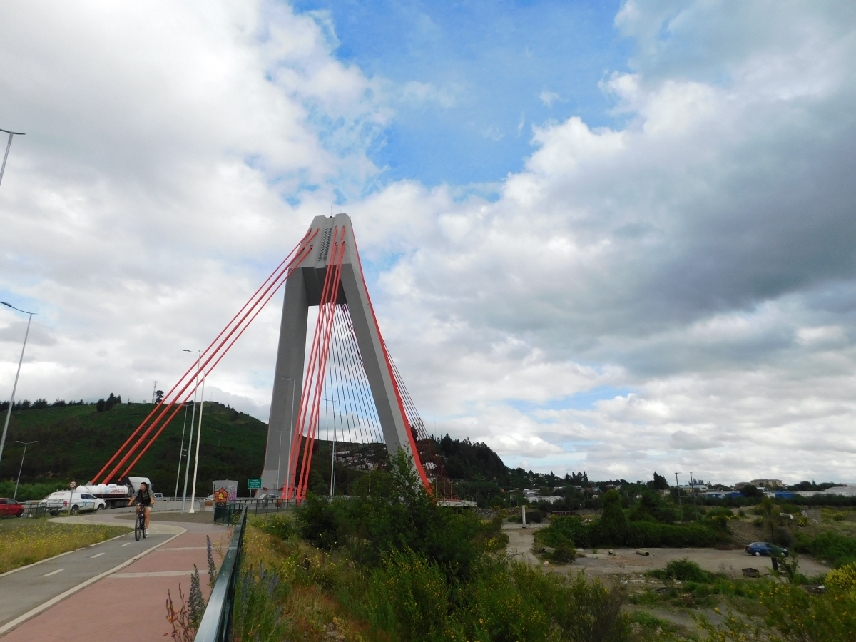 Otra vista del puente colgante