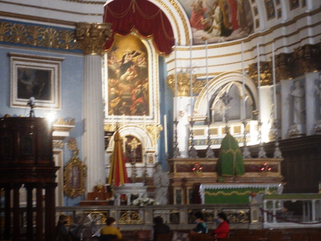 Altar mayor y sagrario de la igleisia de Nuestra Seora de la Asuncin en Mosta