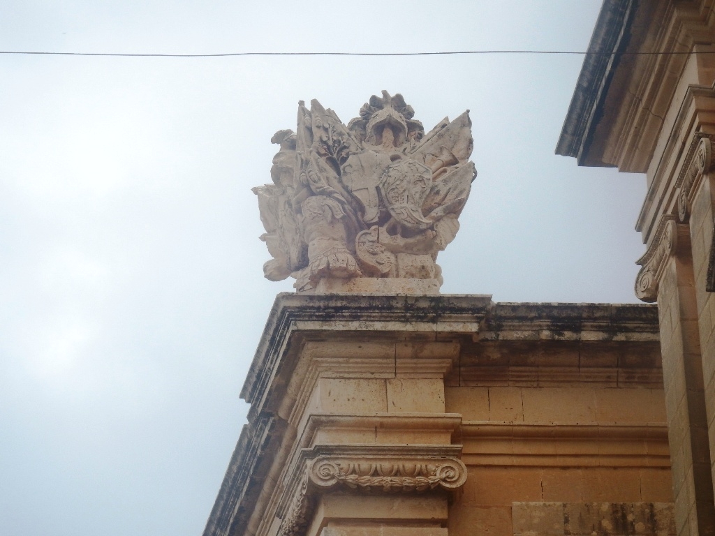 Adorno culminando la fachada de una delas mansiones de Rabat