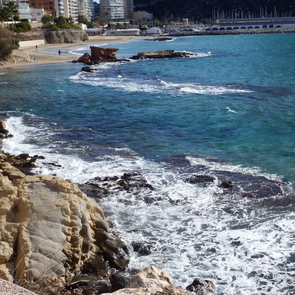 Playa y rocas en Calpe