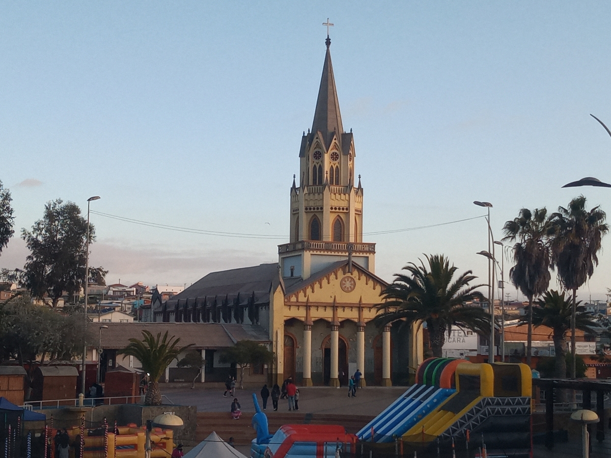 Iglesia en la plaza de Caldera 
