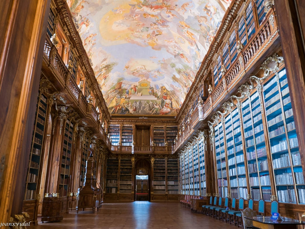 BIBLIOTECA SALA DE LA FILOSOFIA