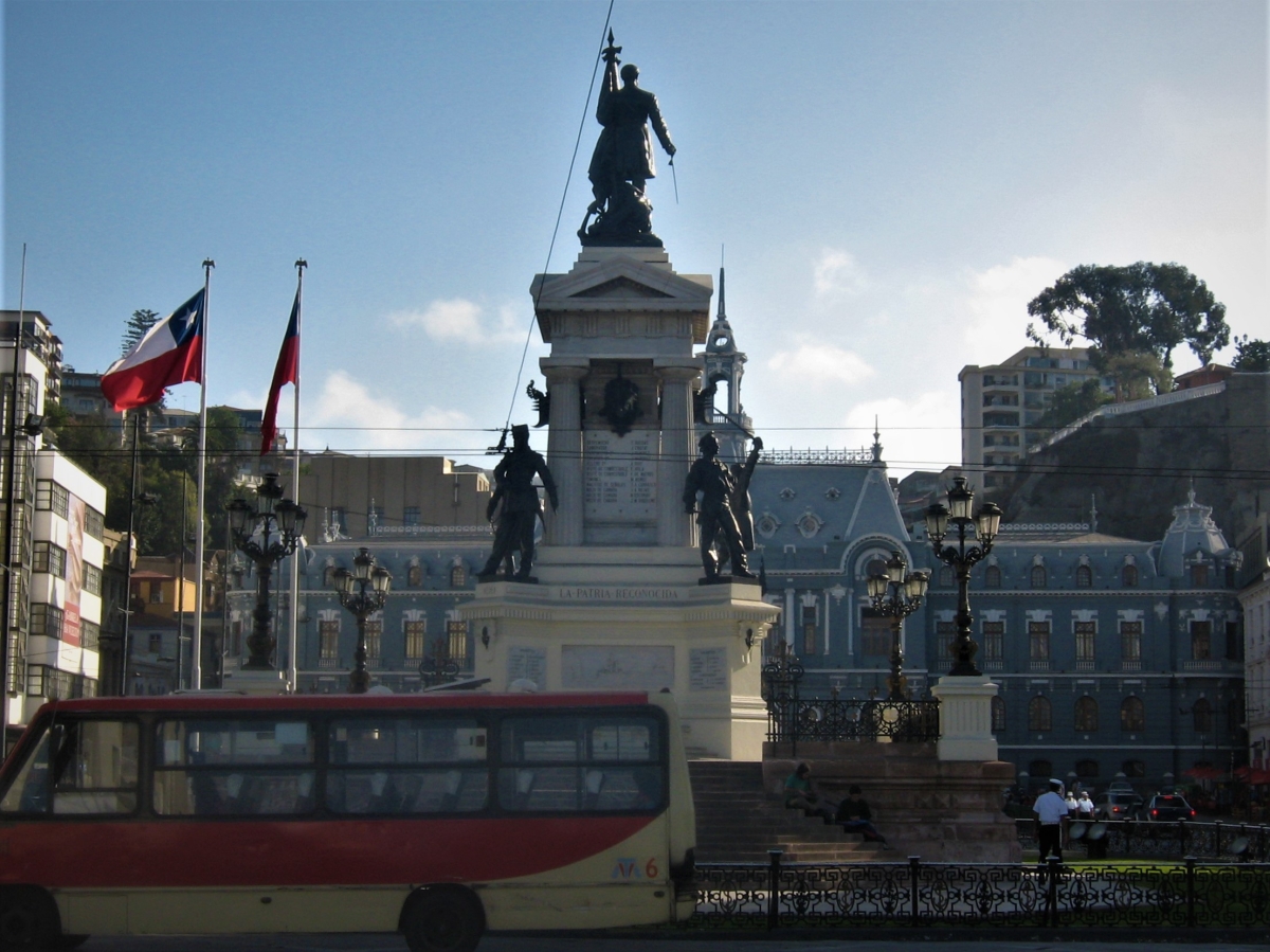 Monumento en el puerto 