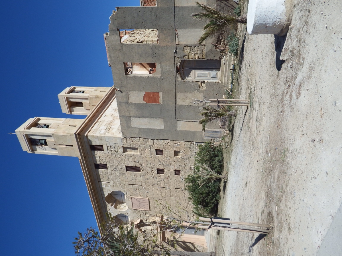 La iglesia de Tabarca con ruina contigua