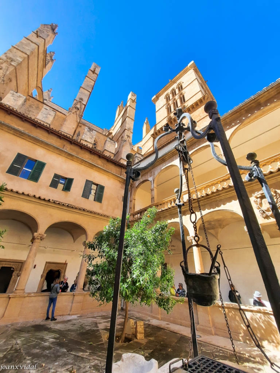 CLAUSTRE DE LA CATEDRAL DE PALMA