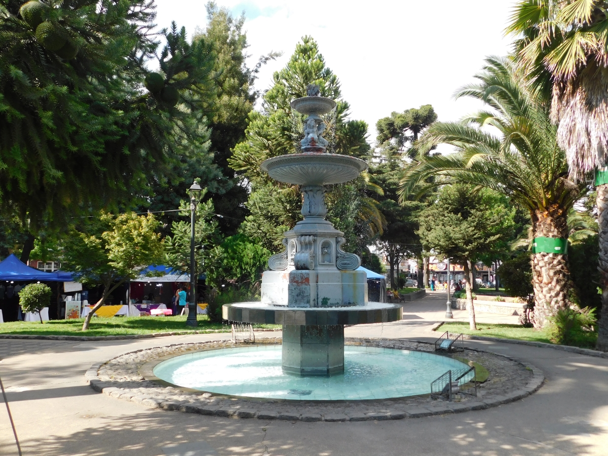 Pileta en la plaza de Chillan