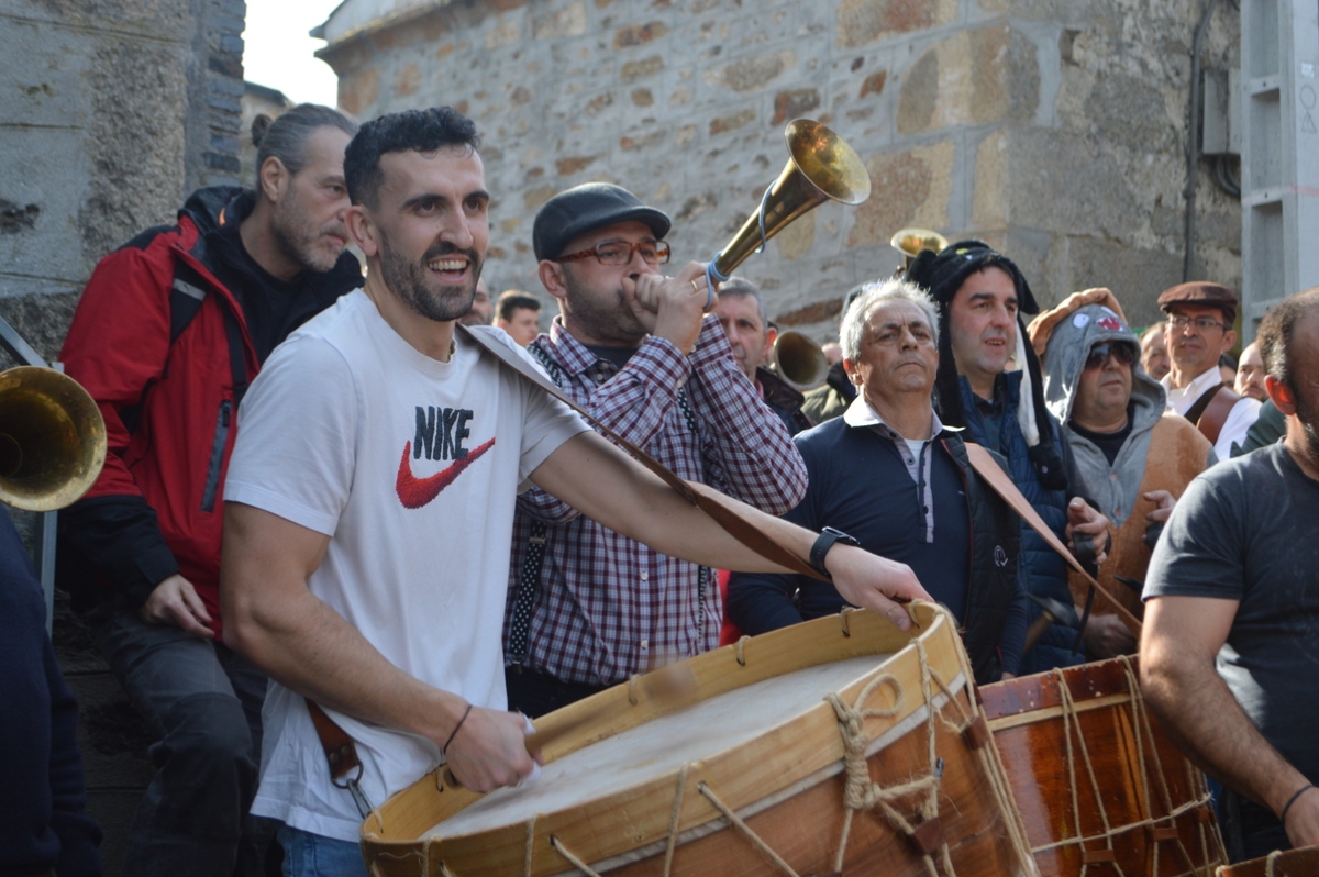 Entroido 2024. Foliada en Trabazos (Manzaneda)