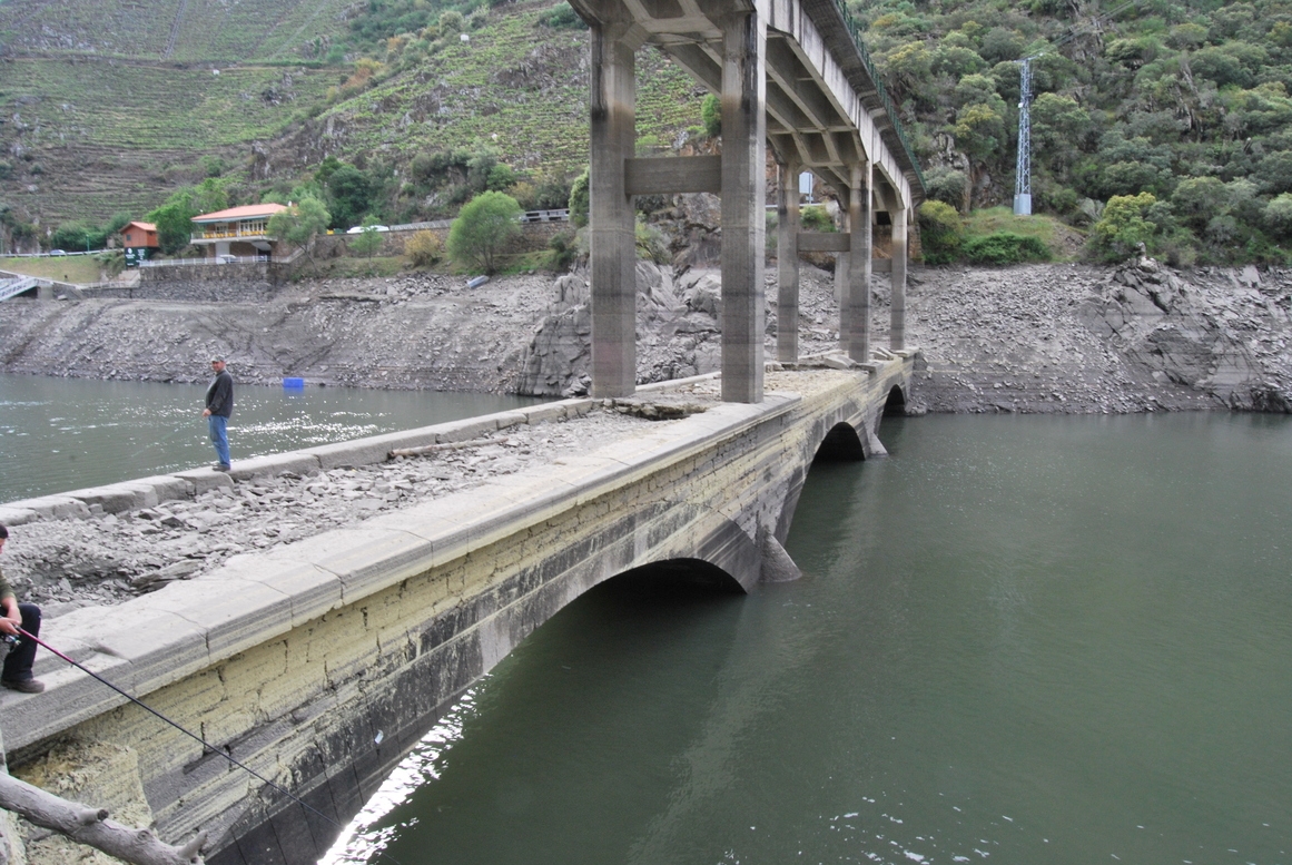 Ponte de Paradela. Castro Caldelas (Ourense)/Monforte de Lemos (Lugo) Ribeira Sacra. Galicia