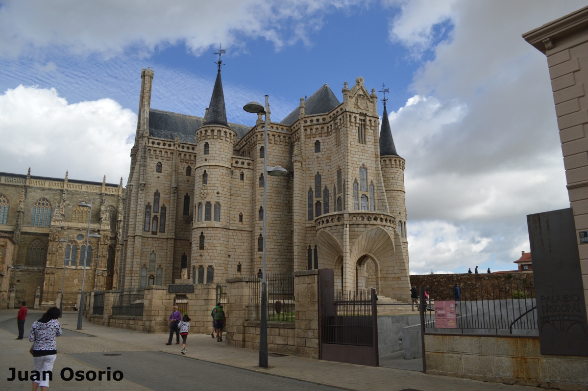 Palacio episcopal. Astorga. Len. Gaud