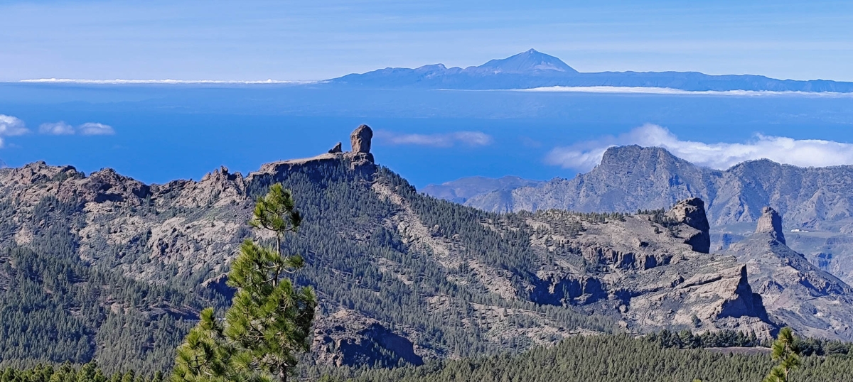 ROQUE NUBLO CON EL TEIDE AL FONDO
