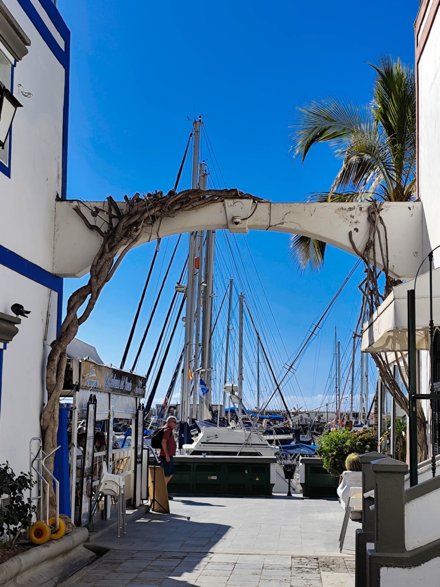 PORT DE MOGN