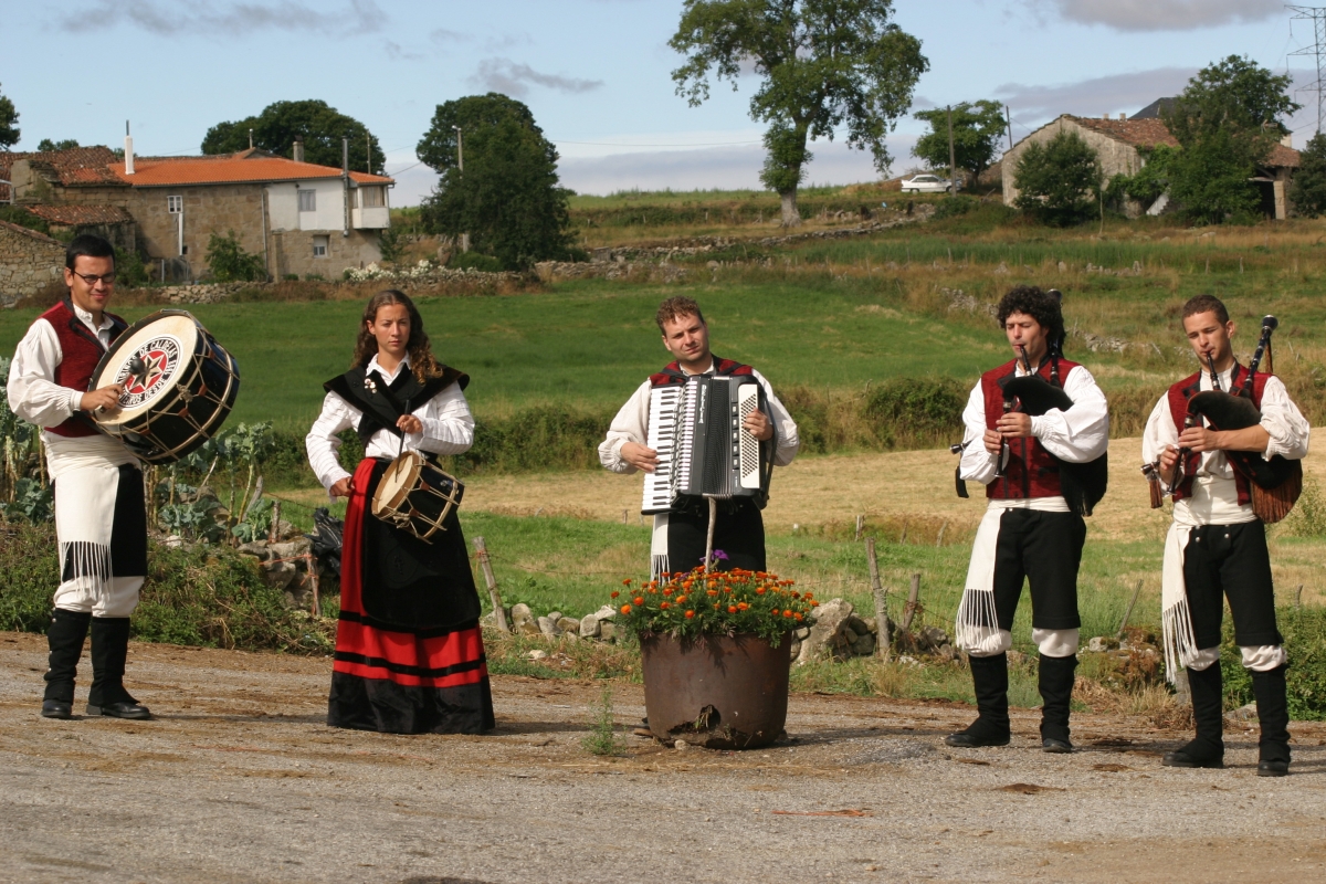 Airios de Caldelas (2005). Gaiteiros. Castro Caldelas. Ribeira Sacra. Ourense. Galicia