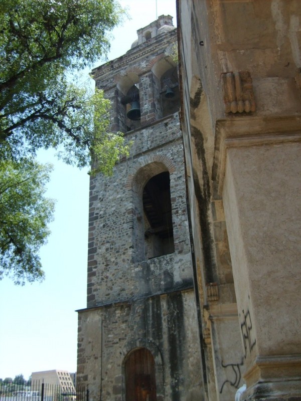 Campanario exento