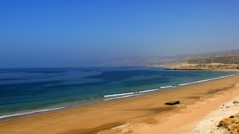 el incansable dialogo entre olas y dunas