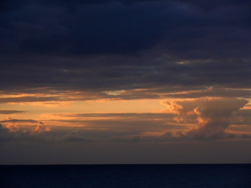 nubes sobre el horizonte