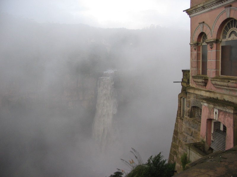 Tarde gris en el Tequendama