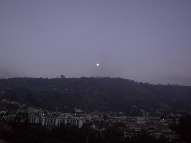 Amanecer con la luna