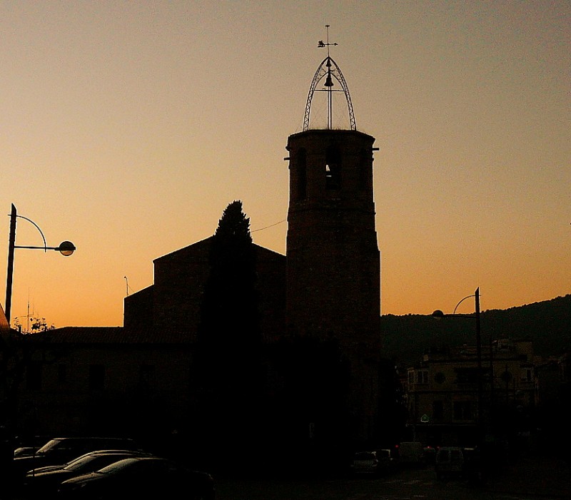 IGLESIA AL ATARDECER