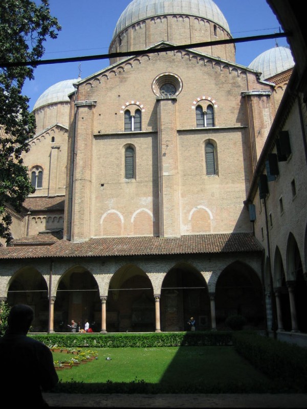 interno basilica s. antonio