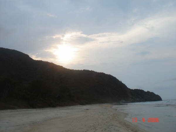 Se hace de noche en playa Grande