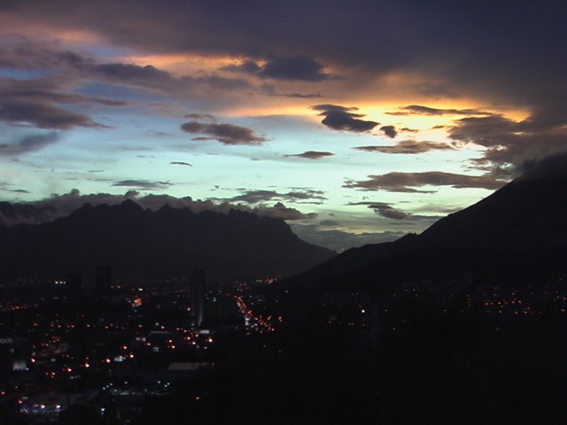 Un Atardecer en Monterrey