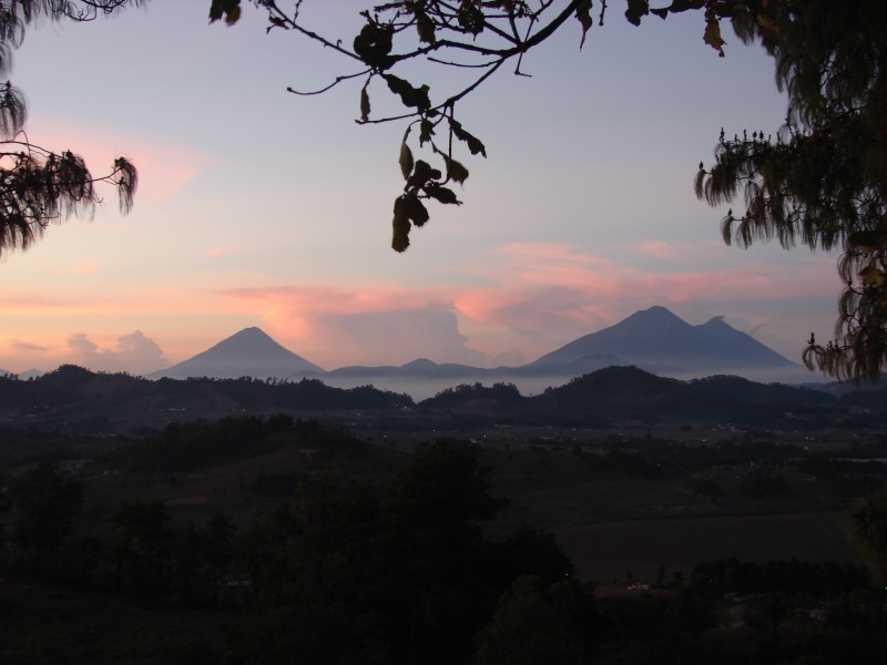 Despunte del Alba en los Volcanes