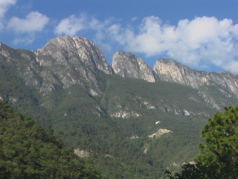 LA SIERRA MADRE