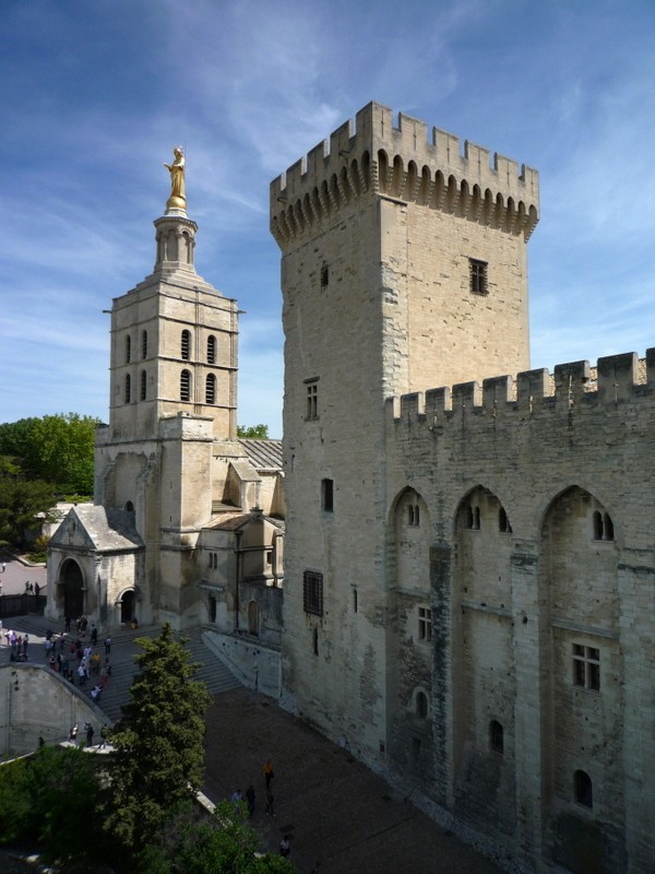 N.D. des Doms y Palacio de los papas