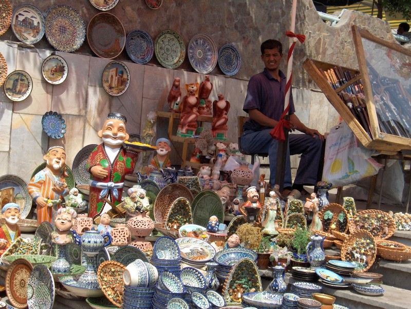 El mercado de recuerdos en Tashkent