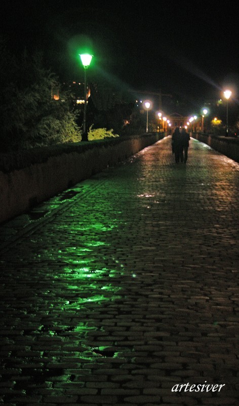 nocturno en el puente romano